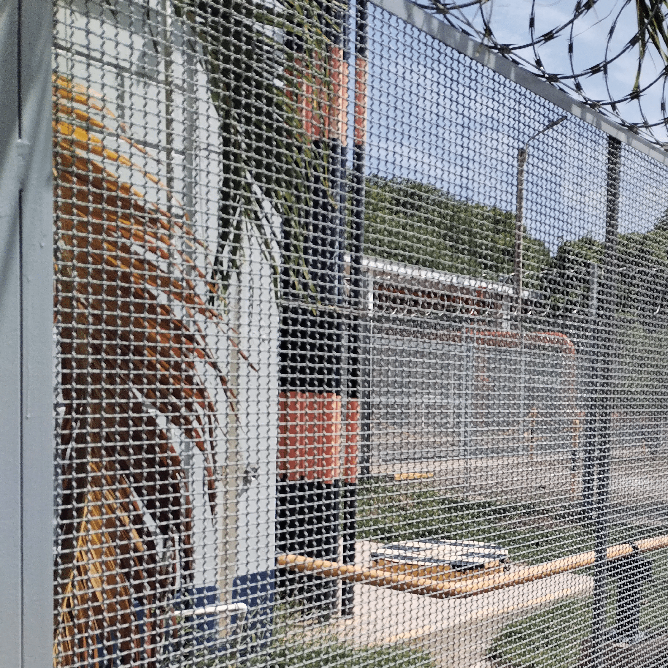 malla eslabonada Cartagena  malla eslabonada galvanizada  malla eslabonada PVC  cerramientos perimetrales de seguridad  concertina para seguridad perimetral  alambre de púas PVC  portones metálicos para fincas  malla electrosoldada Colombia  estructuras metálicas para construcciones  obras civiles e ingeniería Cartagena  estructura metálica para naves industriales  cerramiento de seguridad para empresas  seguridad perimetral residencial y empresarial  concertina para perímetro industrial  gaviones y cerramientos metálicos  fabricación de mallas metálicas Cartagena  instalación de malla de seguridad  construcción de estructuras metálicas  proveedor de mallas de alambrado Cartagena